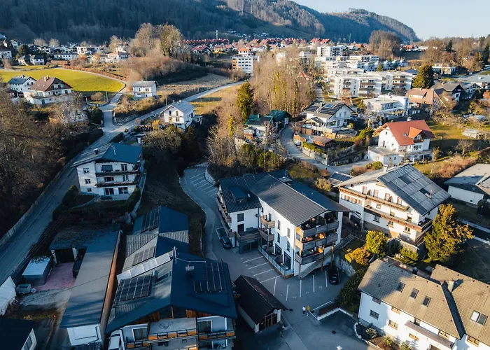 Arvia Living - In Altmuenster, Zentrale Lage, 7 Min Gehweg Zum Traunsee, Kueche, Gratis Parkplatz & Wlan Daire