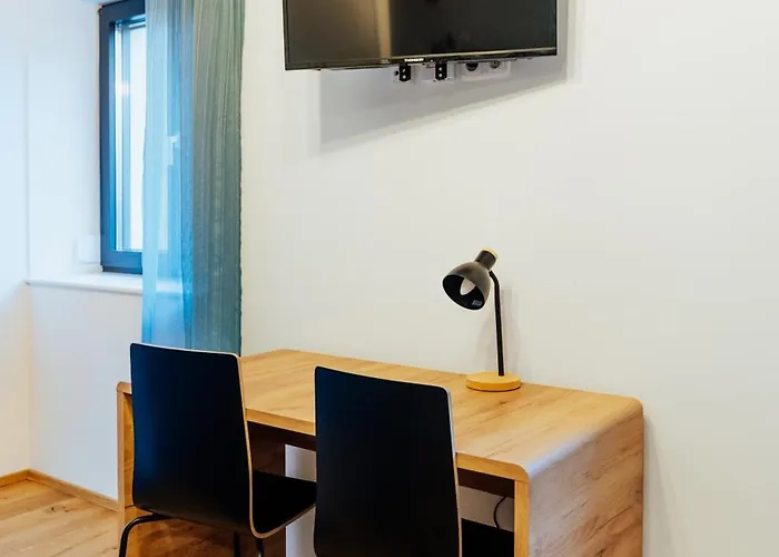 Arvia Living - In Altmuenster, Zentrale Lage, 7 Min Gehweg Zum Traunsee, Kueche, Gratis Parkplatz & Wlan * Altmünster