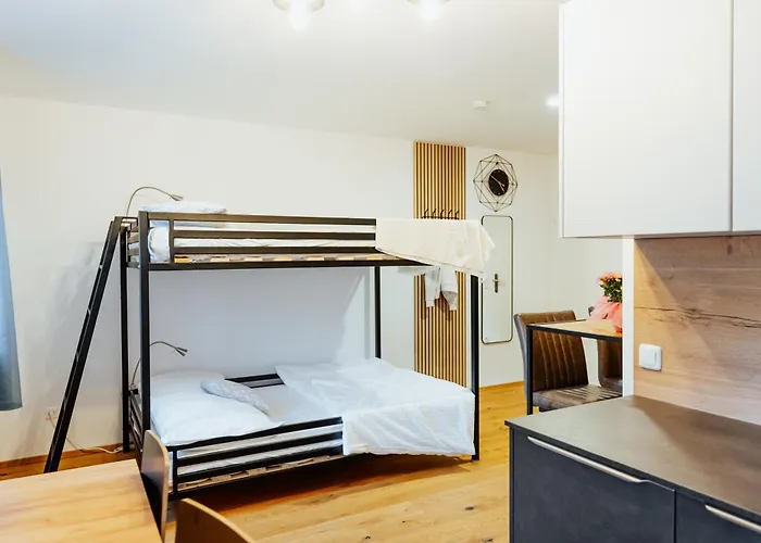 Arvia Living - In Altmuenster, Zentrale Lage, 7 Min Gehweg Zum Traunsee, Kueche, Gratis Parkplatz & Wlan