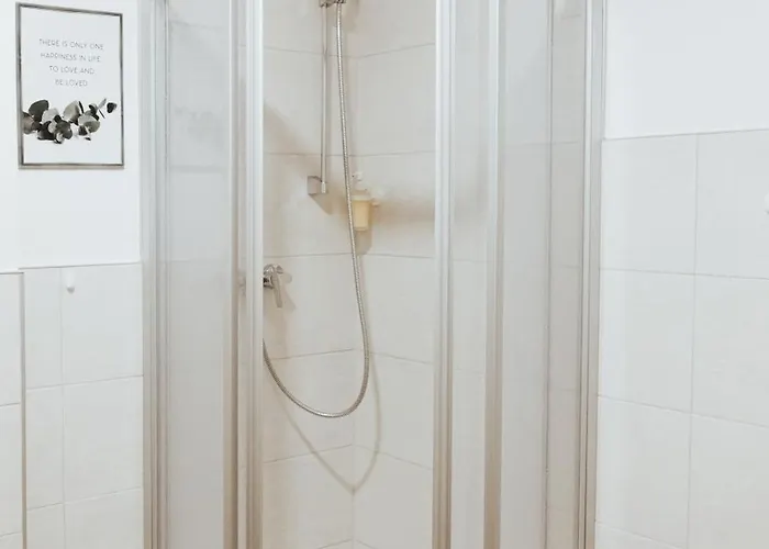 Arvia Living - In Altmuenster, Zentrale Lage, 7 Min Gehweg Zum Traunsee, Kueche, Gratis Parkplatz & Wlan Daire Altmünster