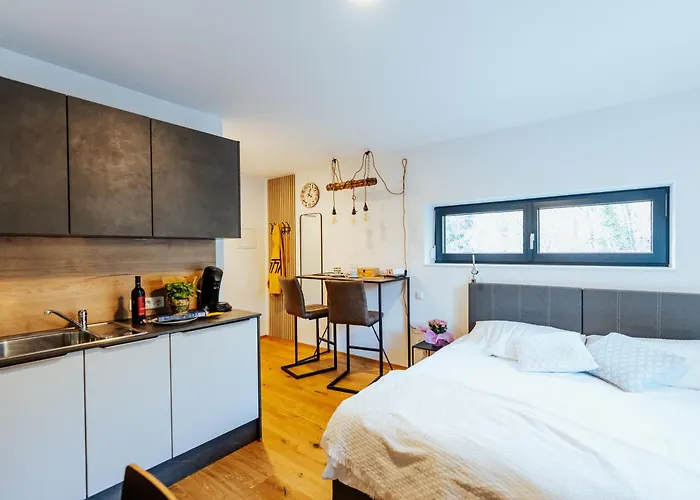 Arvia Living - In Altmuenster, Zentrale Lage, 7 Min Gehweg Zum Traunsee, Kueche, Gratis Parkplatz & Wlan *