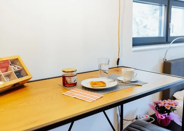 Arvia Living - In Altmuenster, Zentrale Lage, 7 Min Gehweg Zum Traunsee, Kueche, Gratis Parkplatz & Wlan