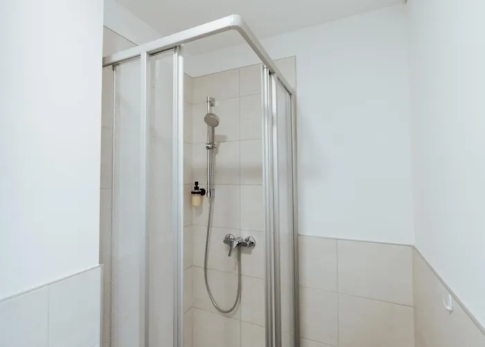 Arvia Living - In Altmuenster, Zentrale Lage, 7 Min Gehweg Zum Traunsee, Kueche, Gratis Parkplatz & Wlan Daire Altmünster